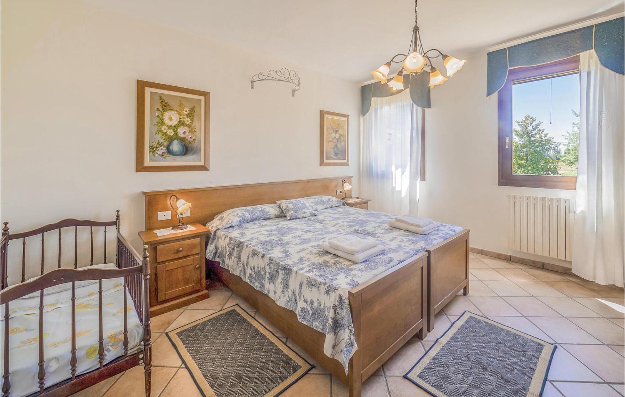 Awesome Home In Ariano Nel Polesine With Kitchen San Basilio Eksteriør bilde