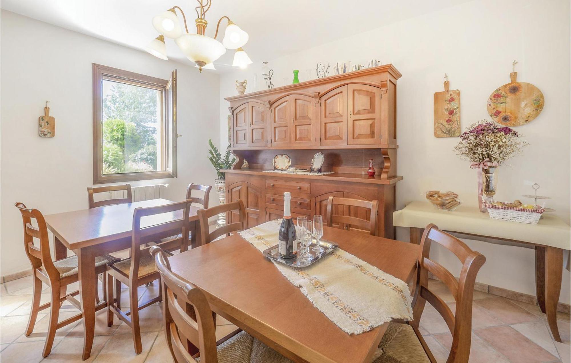 Awesome Home In Ariano Nel Polesine With Kitchen San Basilio Eksteriør bilde