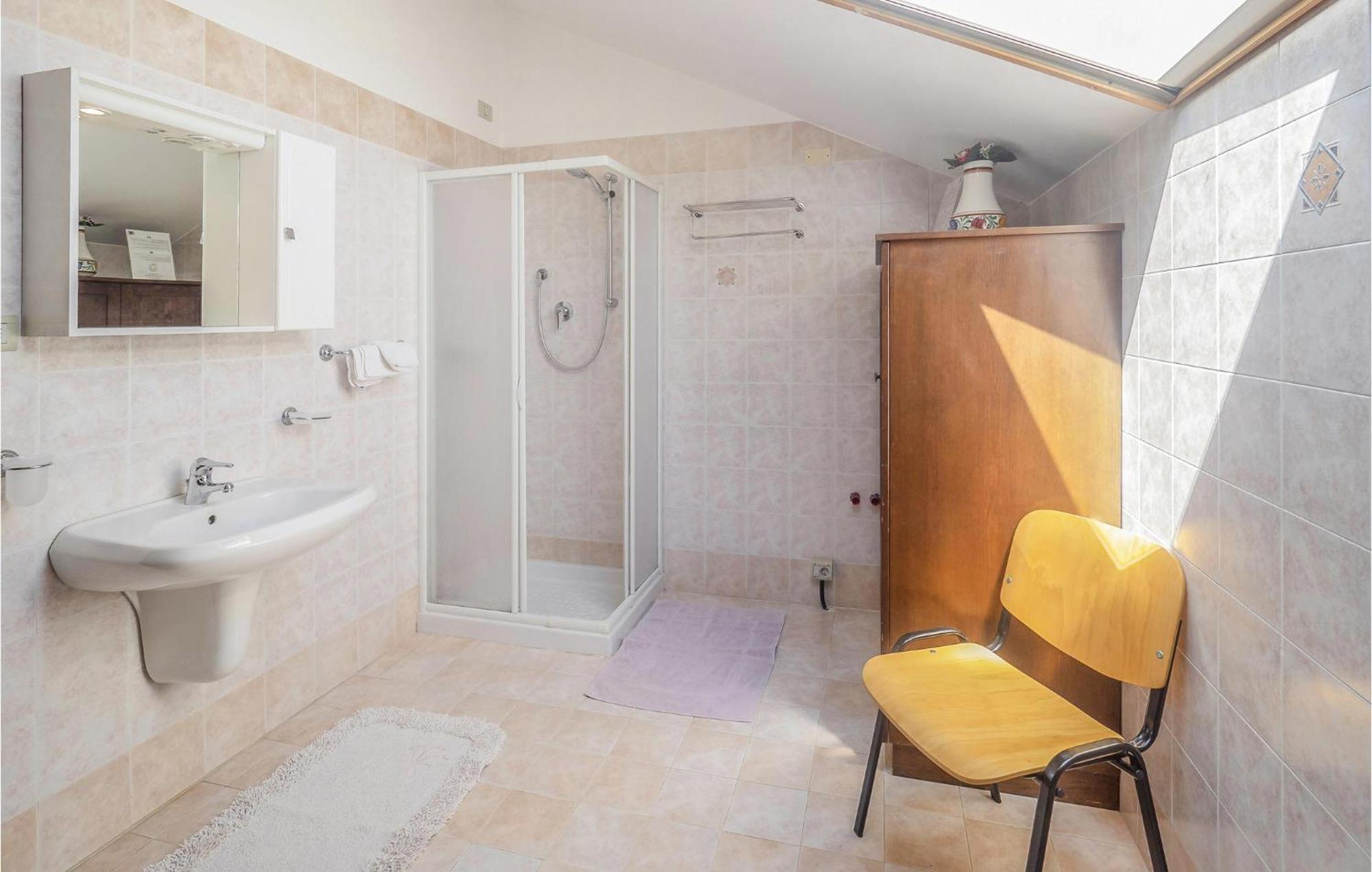 Awesome Home In Ariano Nel Polesine With Kitchen San Basilio Rom bilde