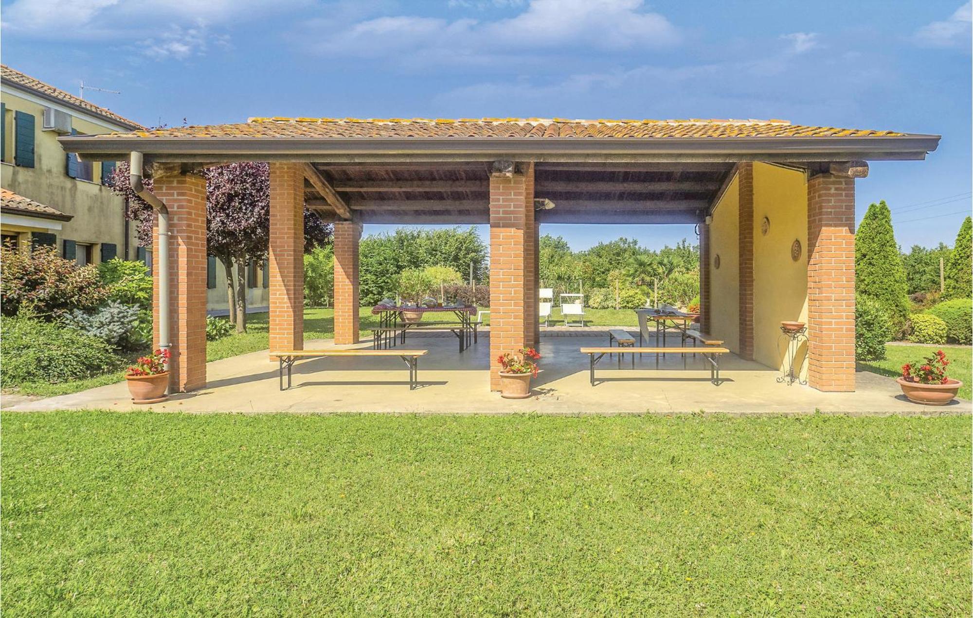 Awesome Home In Ariano Nel Polesine With Kitchen San Basilio Rom bilde